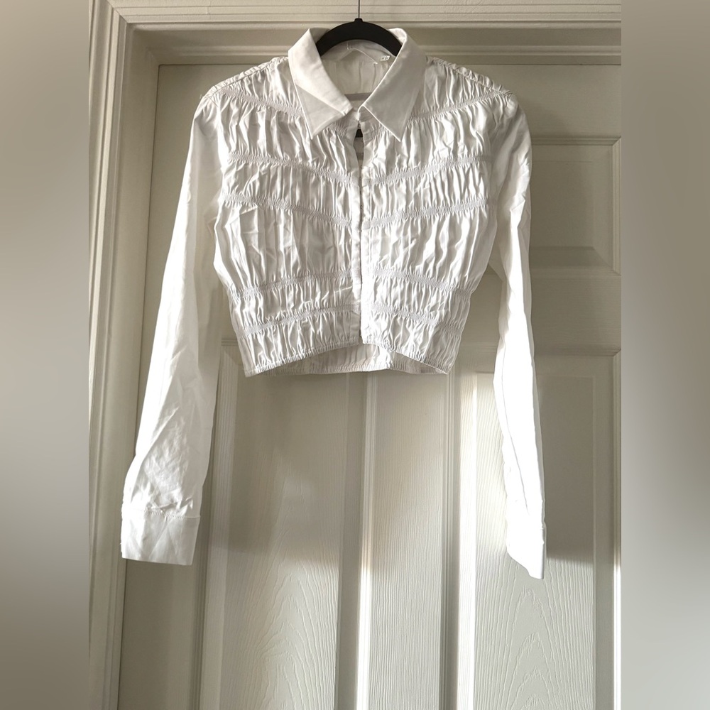 Astr White Crisp Cotton Blouse with rouching and eye hook closure. Sz S